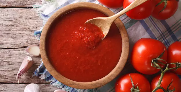 ¿Cómo sazonar la salsa de tomate?