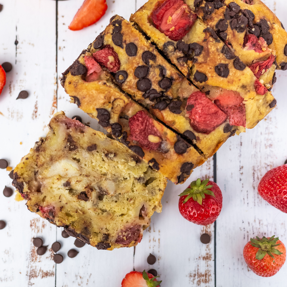 Bizcocho de fresas y plátano