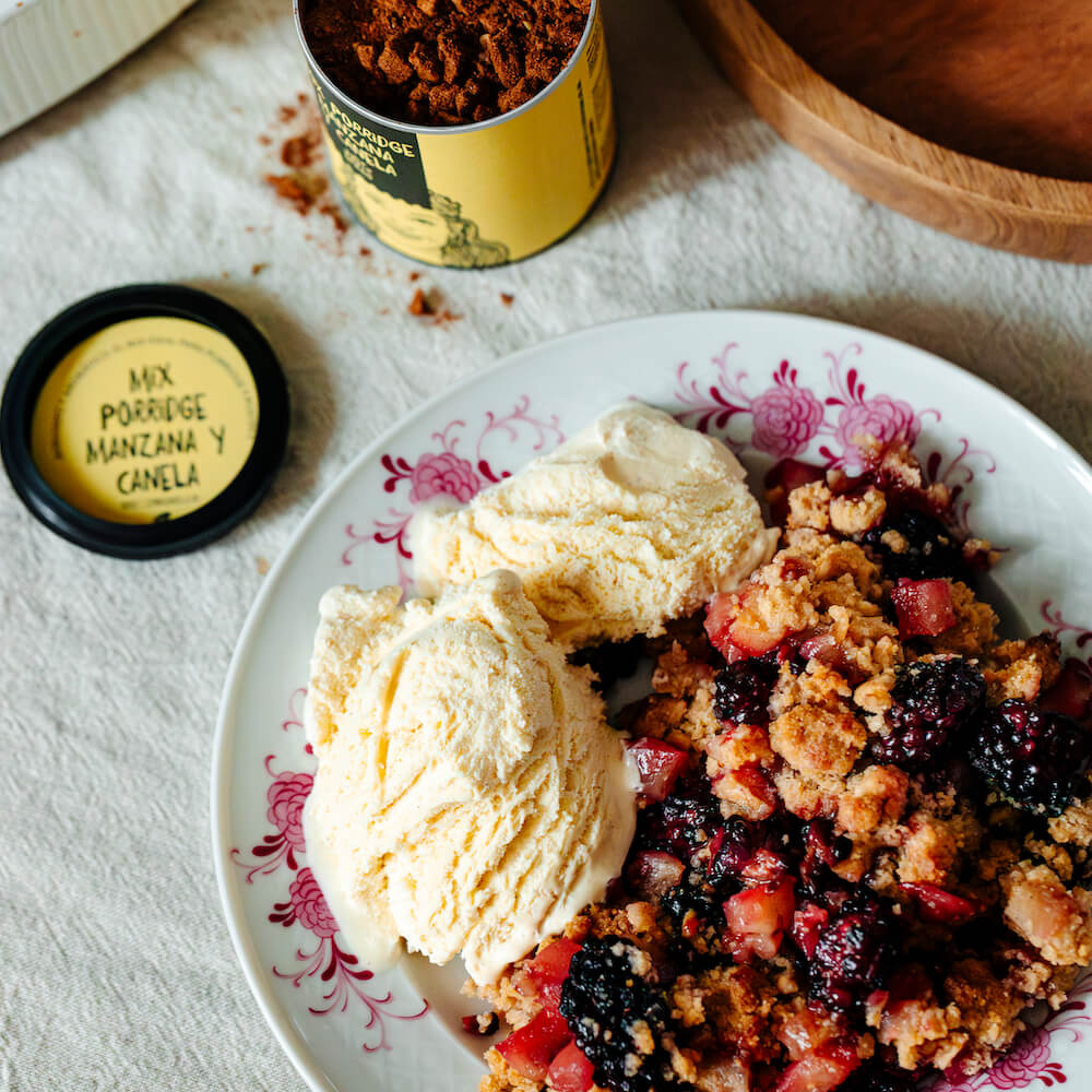 Crumble de manzana y mora