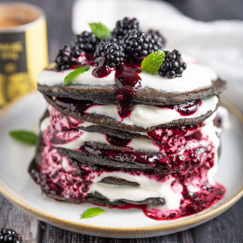Tortitas esponjosas con moras