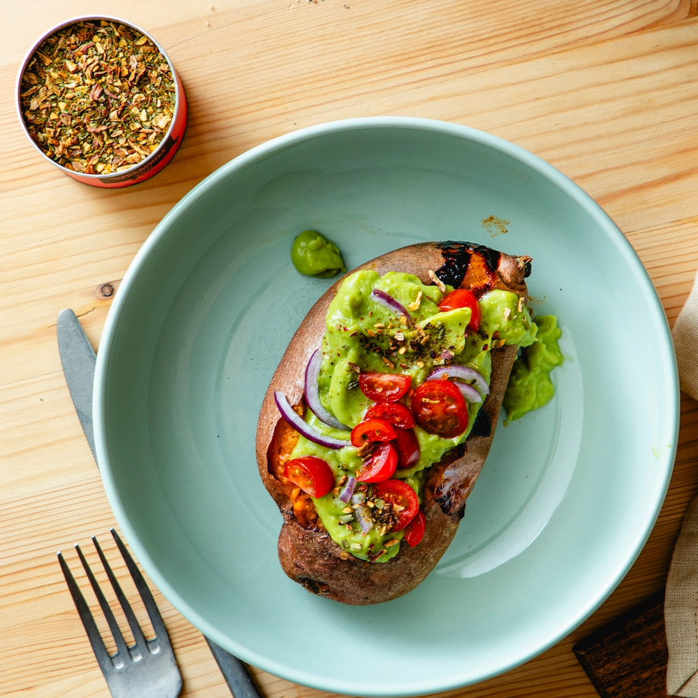 Boniato asado con guacamole