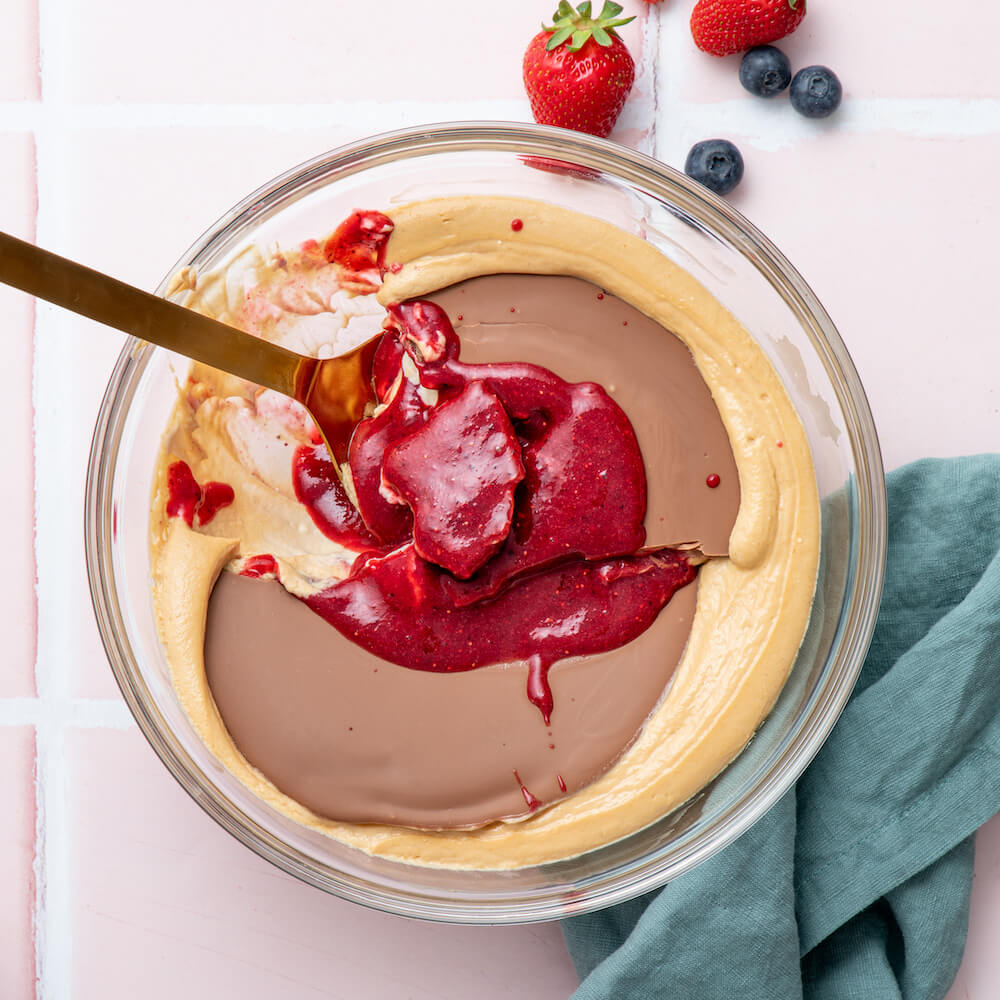 Bowl de frutas del bosque y chocolate