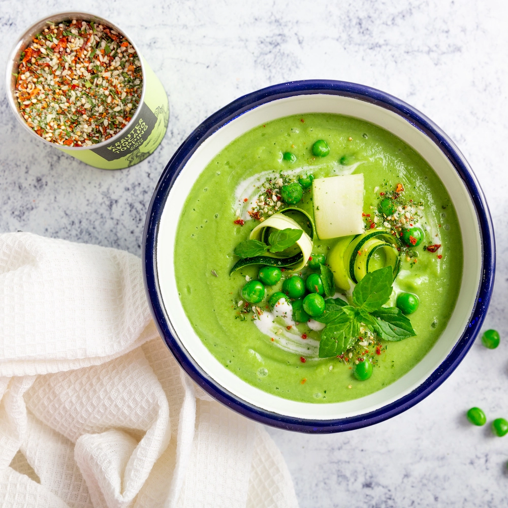 Crema fría de aguacate y guisantes