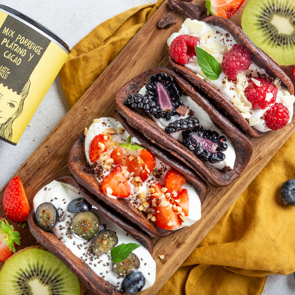 Tacos de chocolate con frutos rojos
