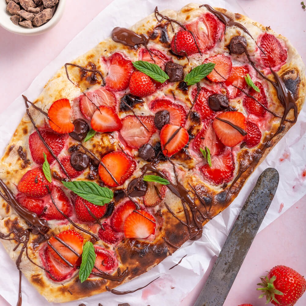 Pizza dulce con fresas