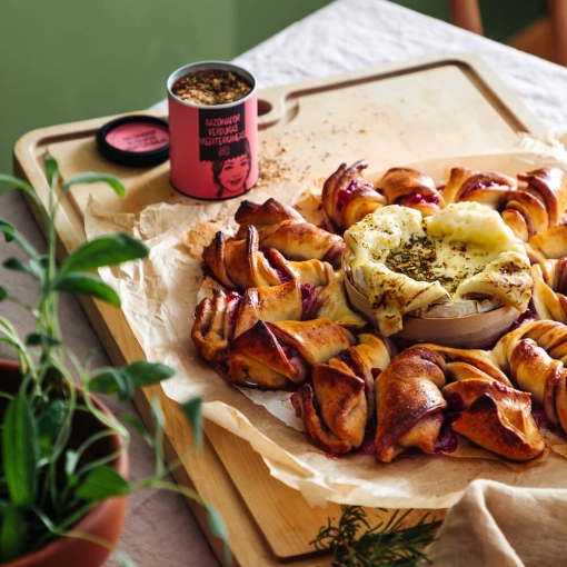 Camembert al horno con pan de pizza