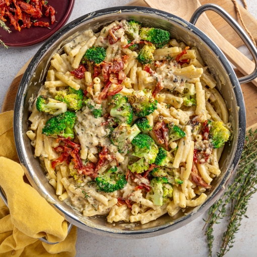 Pasta con brócoli y beicon