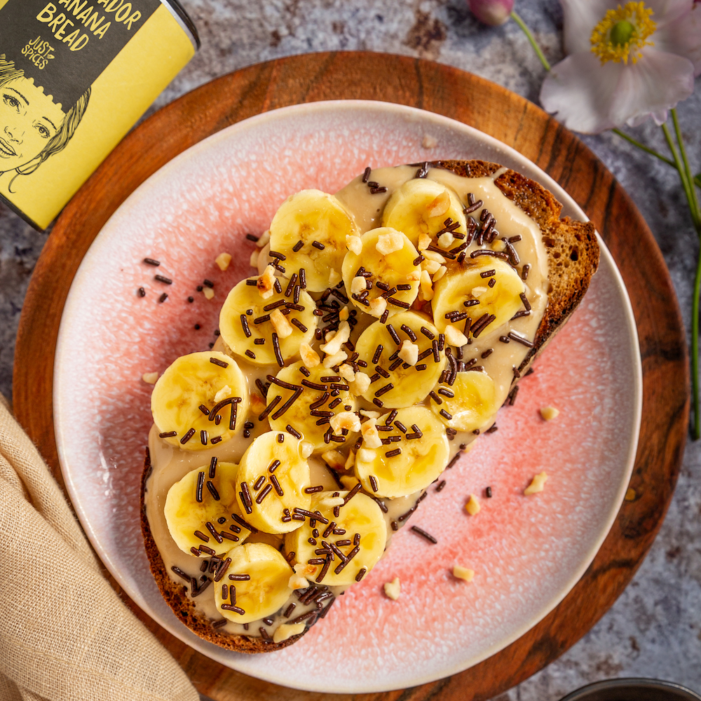 Tostada con plátano y crema de anacardos