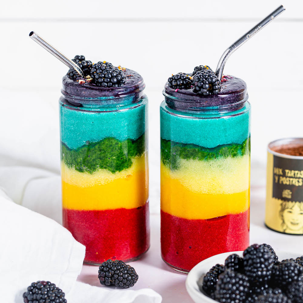 Smoothie de frutas multicolor