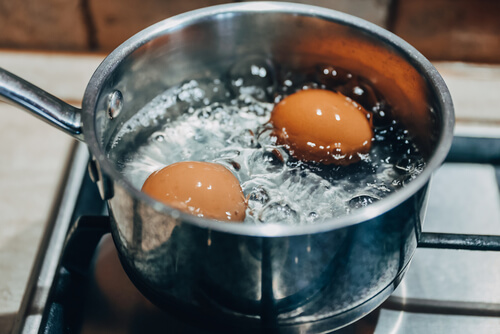 Olla cociendo huevos