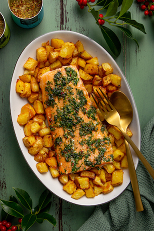 Cocinar salmón al horno con patatas 